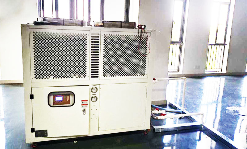 模具、吹塑、行業(yè)冷卻用箱體式冷水機