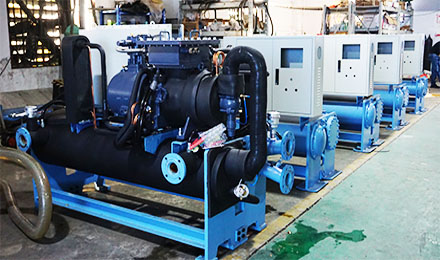 螺桿式冷水機中壓縮機出現(xiàn)震動、噪音大是由什么造成？